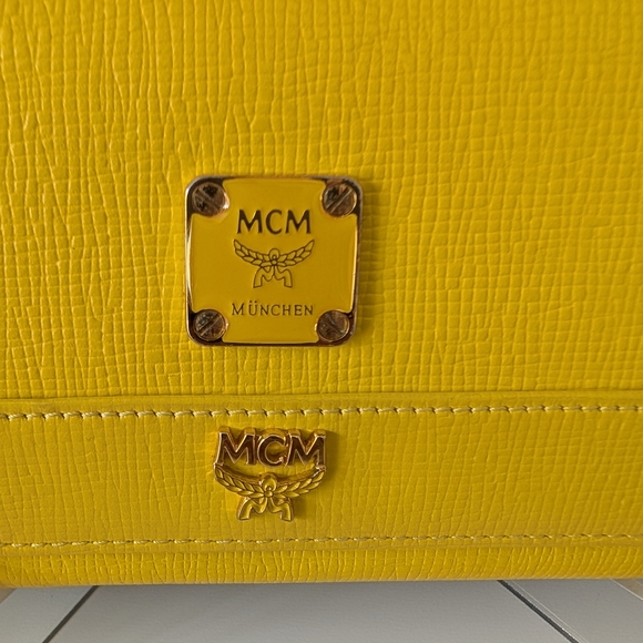 Authentic MCM Visetos Long Wallet in Rare Lemon Yellow - Picture 7 of 15